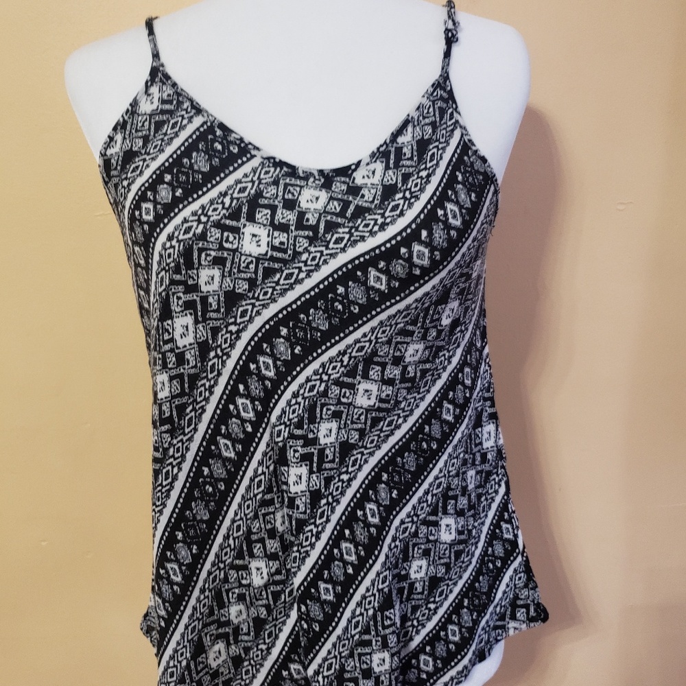 2 for $15 Black & White Tank - Size Large - Picture 4 of 5